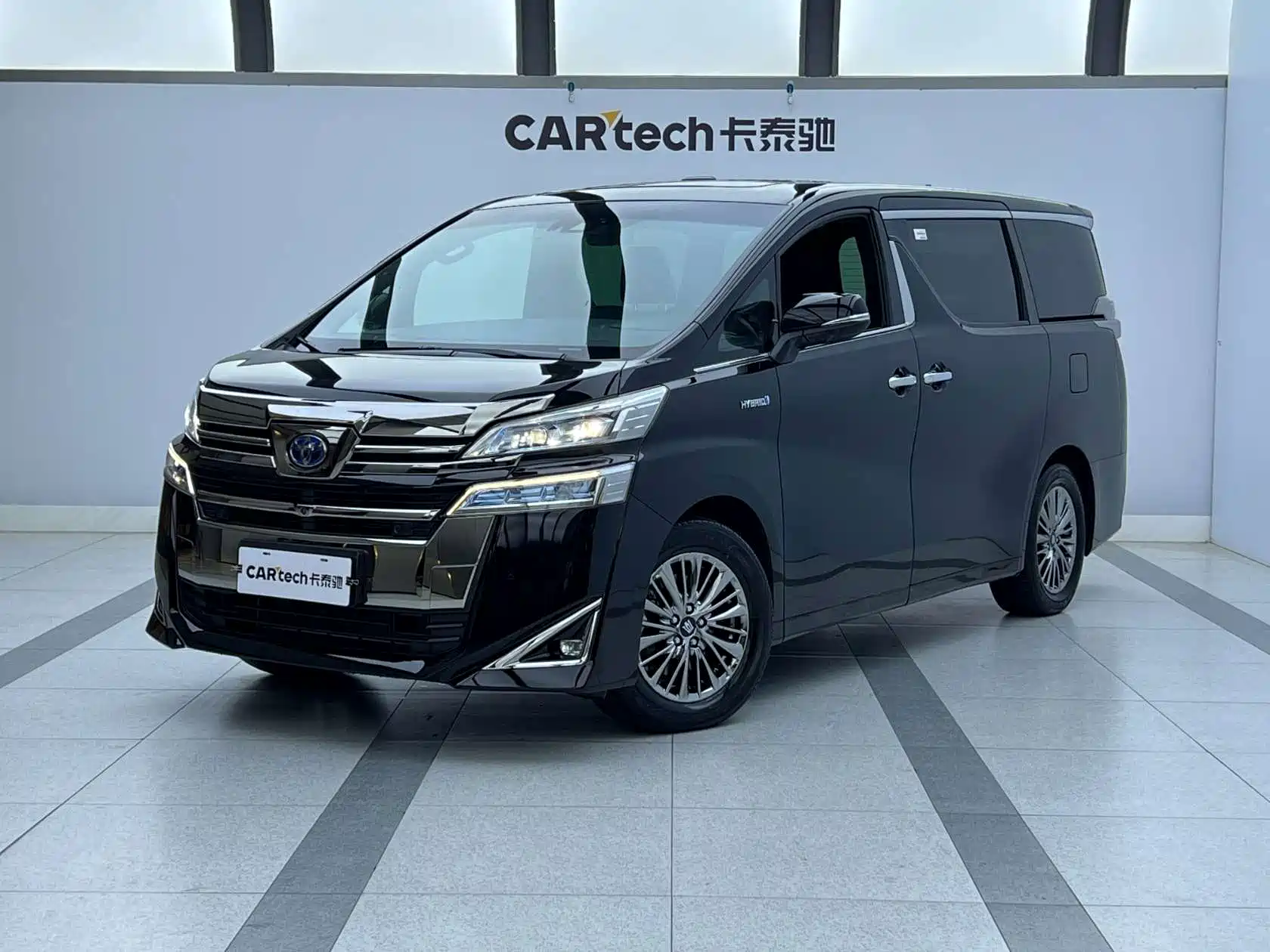 Фото 1 - Toyota Vellfire