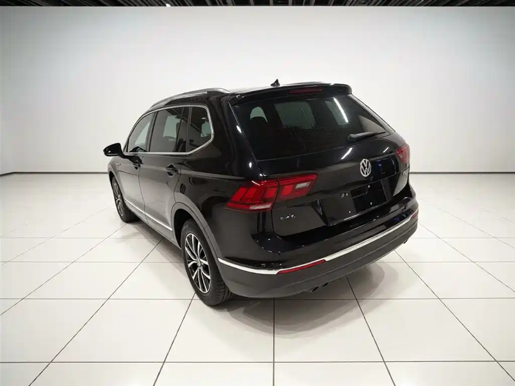 Volkswagen Tiguan L 2018 Facelift 330TSI Automatic 2WD Luxury Edition фото 9