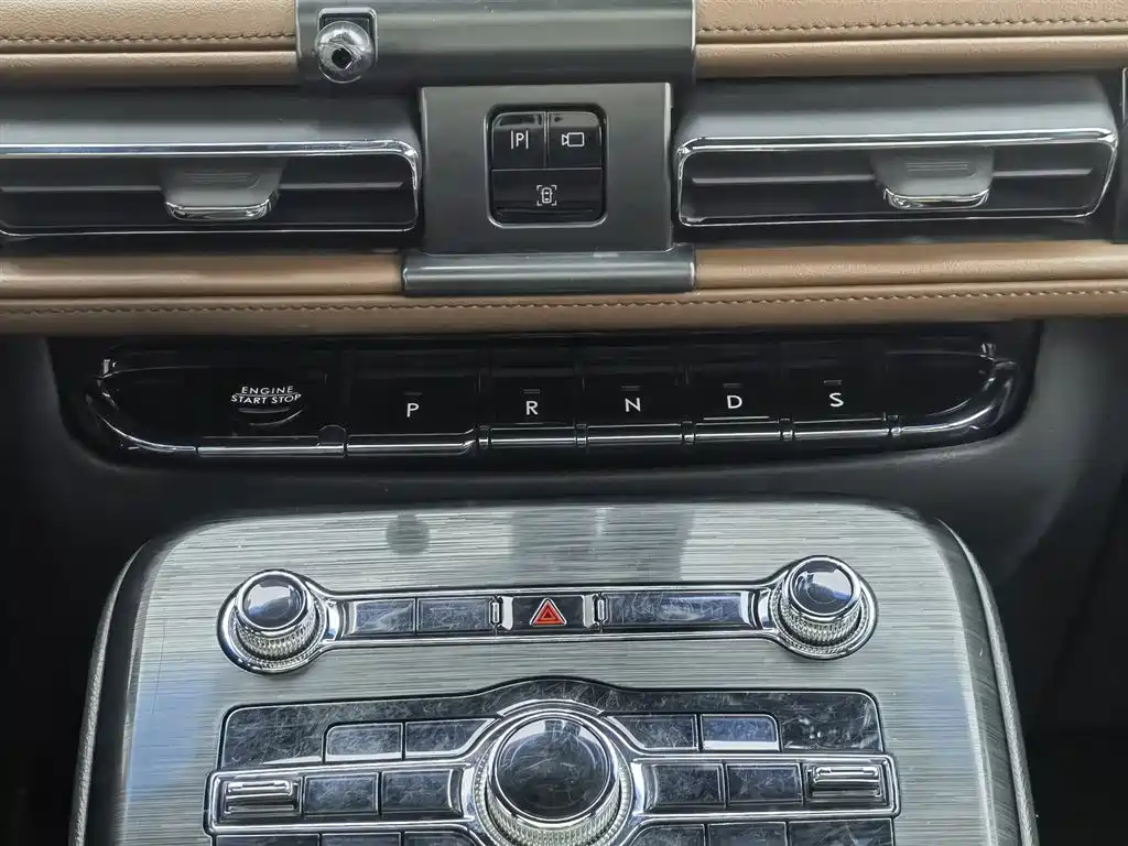 LINCOLN NAVIGATOR