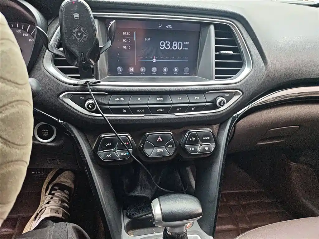 GAC Trumpchi Trumpchi GS4 2015 200T G-DCT Luxury Edition фото 6