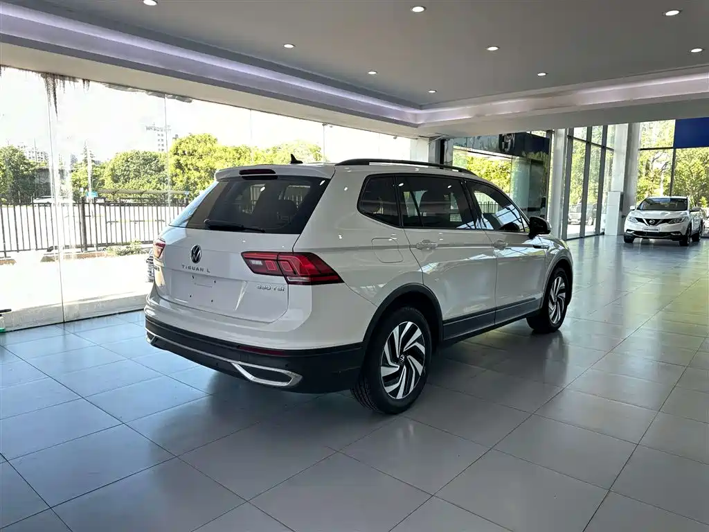 Volkswagen Tiguan L 2022 330TSI Automatic 2WD Comfort Edition фото 3