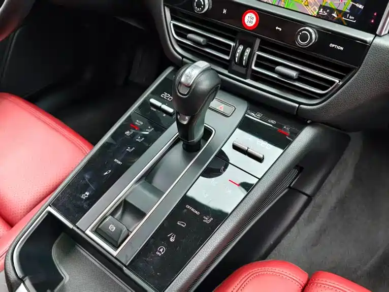 Porsche Macan 2023 Macan 2.0T фото 12