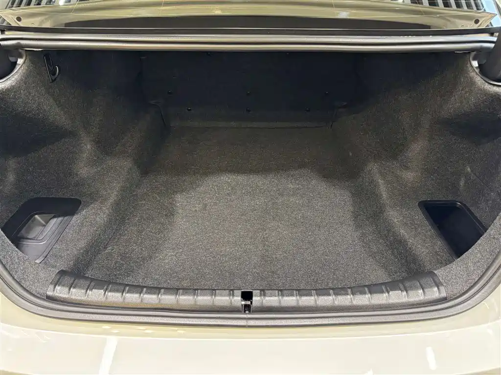 BMW 5 Series 2023 530Li Premium Luxury Package фото 27