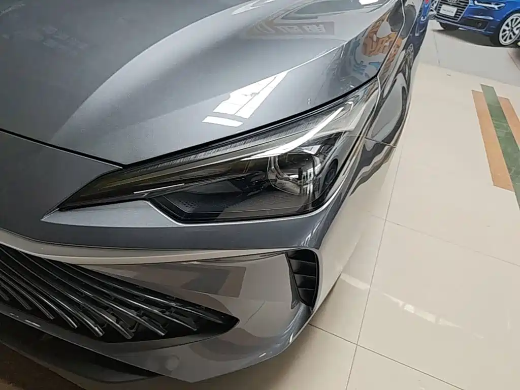 Фото 24 - Roewe i5