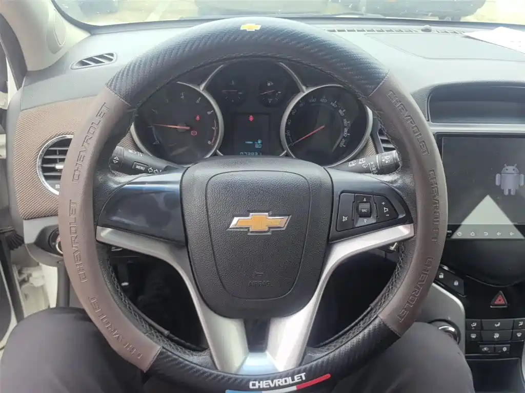 Chevrolet Cruze 2013 Hatchback 1.6L Manual Luxury фото 11
