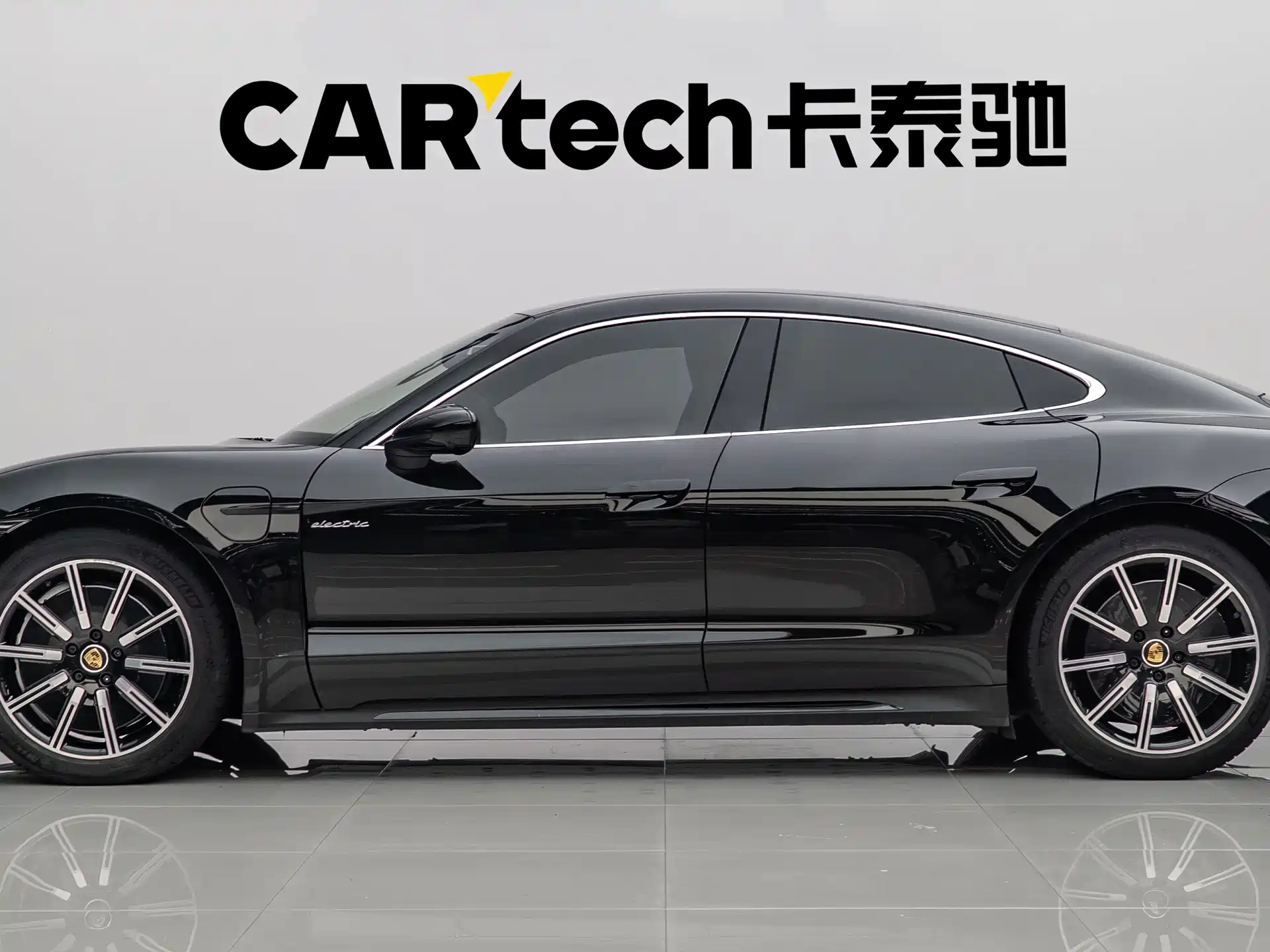 صورة 14 - Porsche Taycan