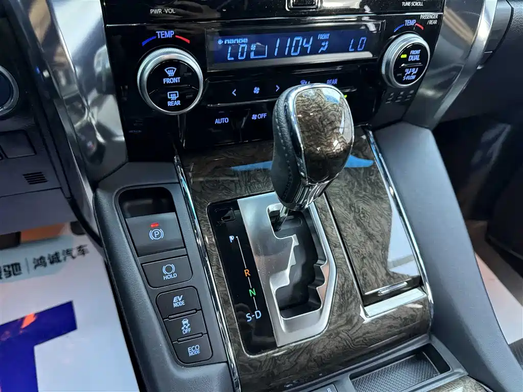 Toyota Vellfire 2021 Crown Hybrid 2.5L HV Premium Edition фото 21