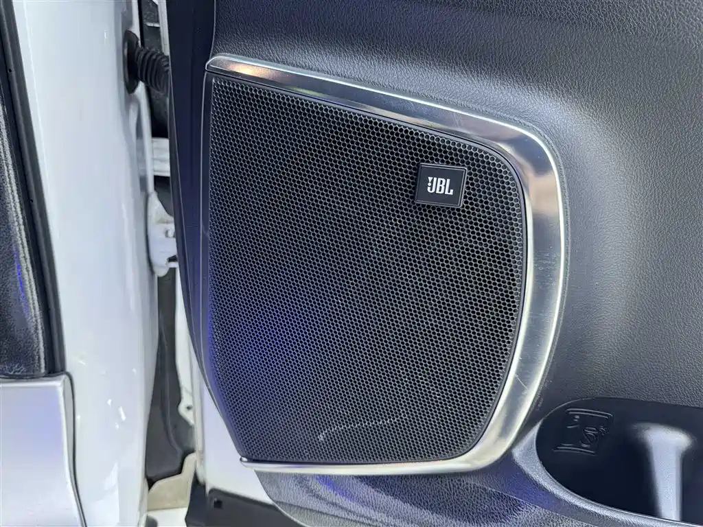 Toyota Vellfire 2021 Crown Hybrid 2.5L HV Premium Edition фото 30
