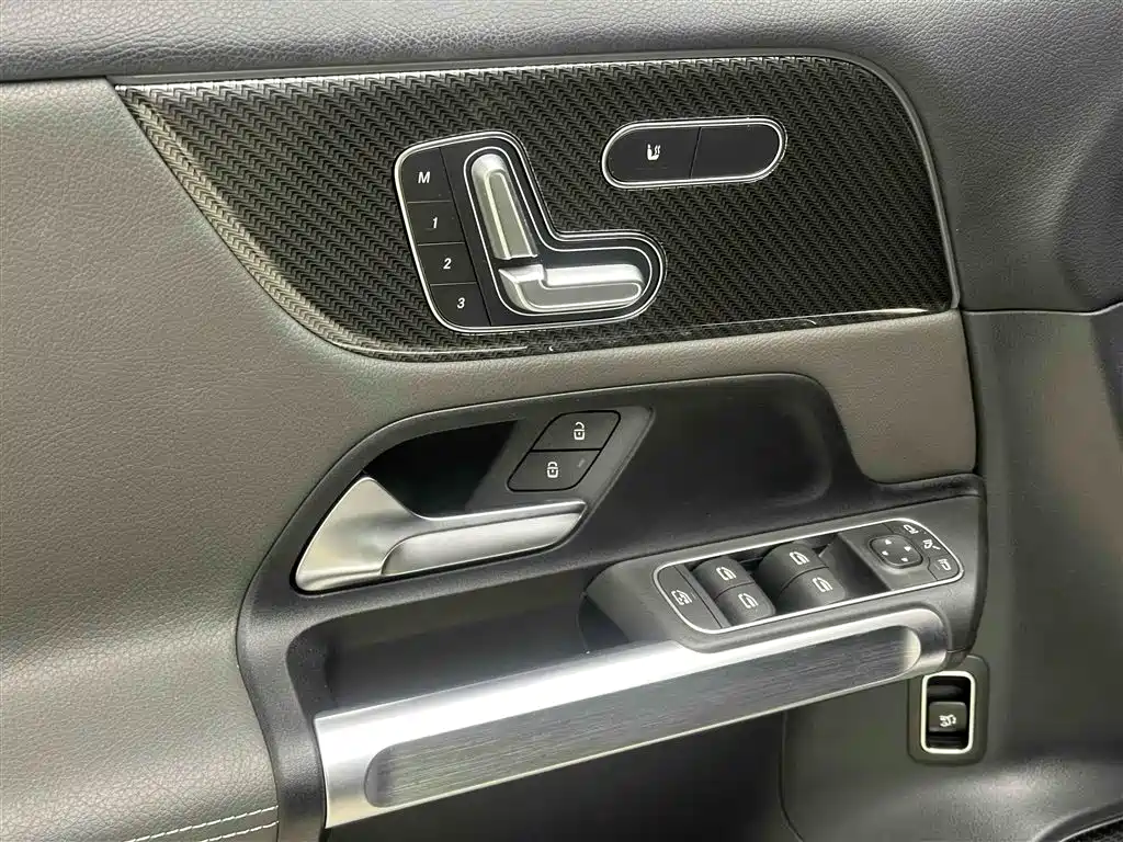 MERCEDES-BENZ GLB AMG