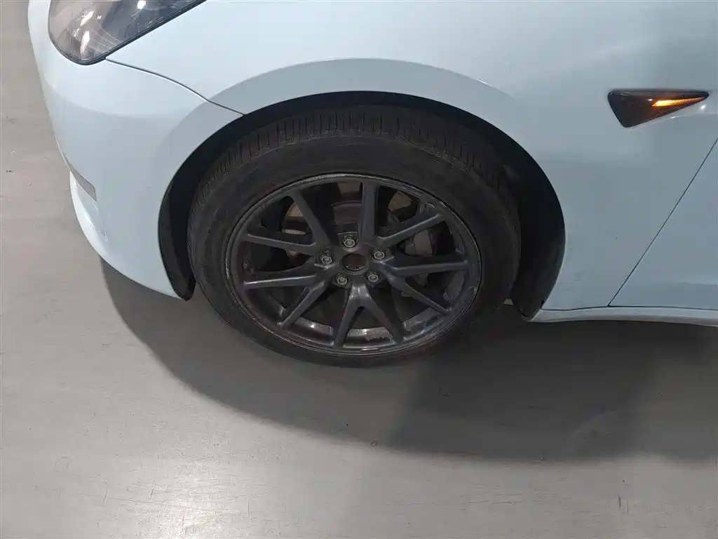 Фото 23 - Tesla Model 3