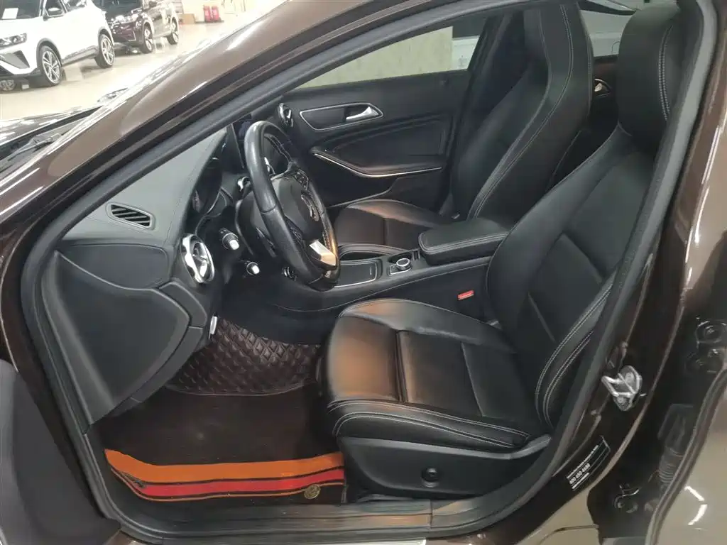 Mercedes-Benz GLA 2018 GLA 200 Fashion фото 14