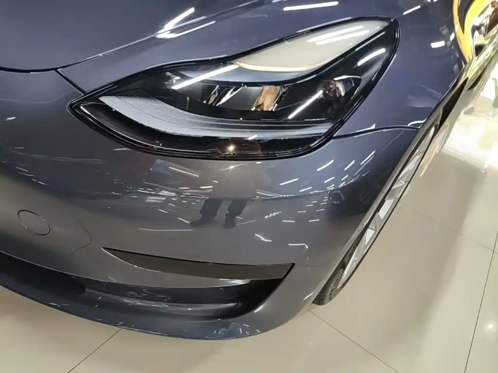 Фото 24 - Tesla Model 3