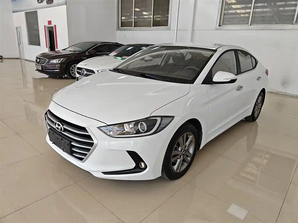 Hyundai Elantra 2016 1.6L Manual Smart·Youth Edition фото 2