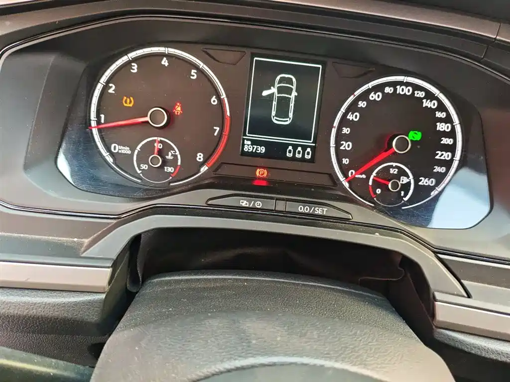 VOLKSWAGEN POLO