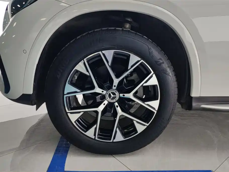 Mercedes-Benz GLC 2023 GLC 260 L 4MATIC Luxury 7-Seater фото 6