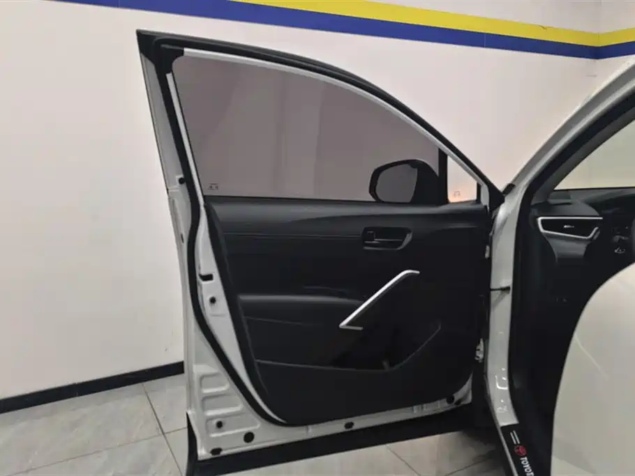 Toyota Frontlander 2022 2.0L CVT Leading Edition фото 7