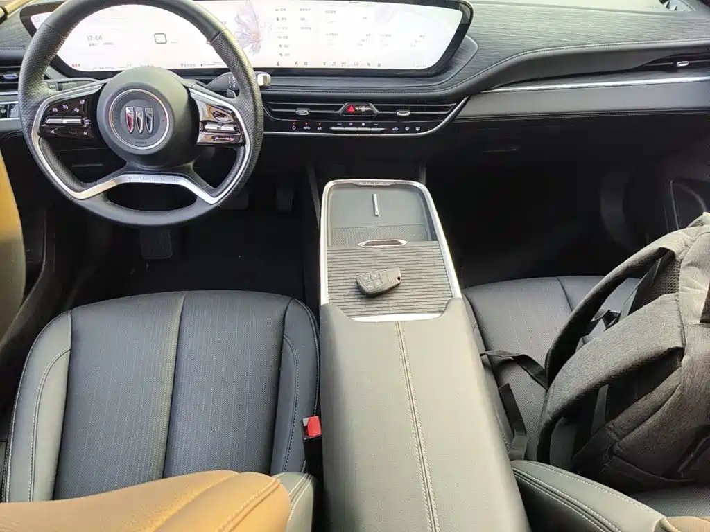 Buick LaCrosse 2025 2026 Model 28T Platinum Edition