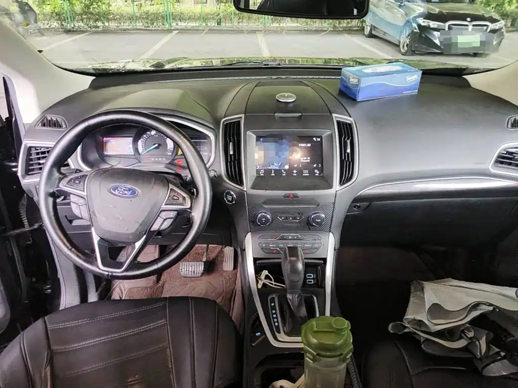 Photo 11 - Ford Edge