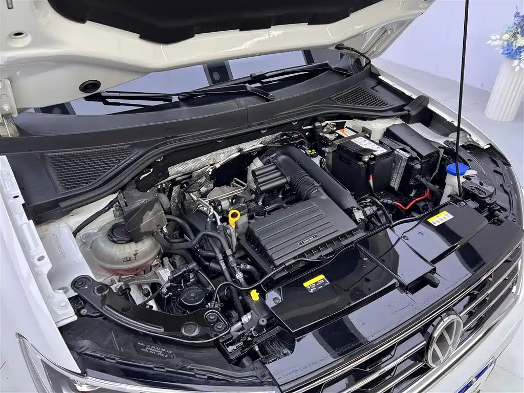 VOLKSWAGEN T ROC EXPLORING SONGS