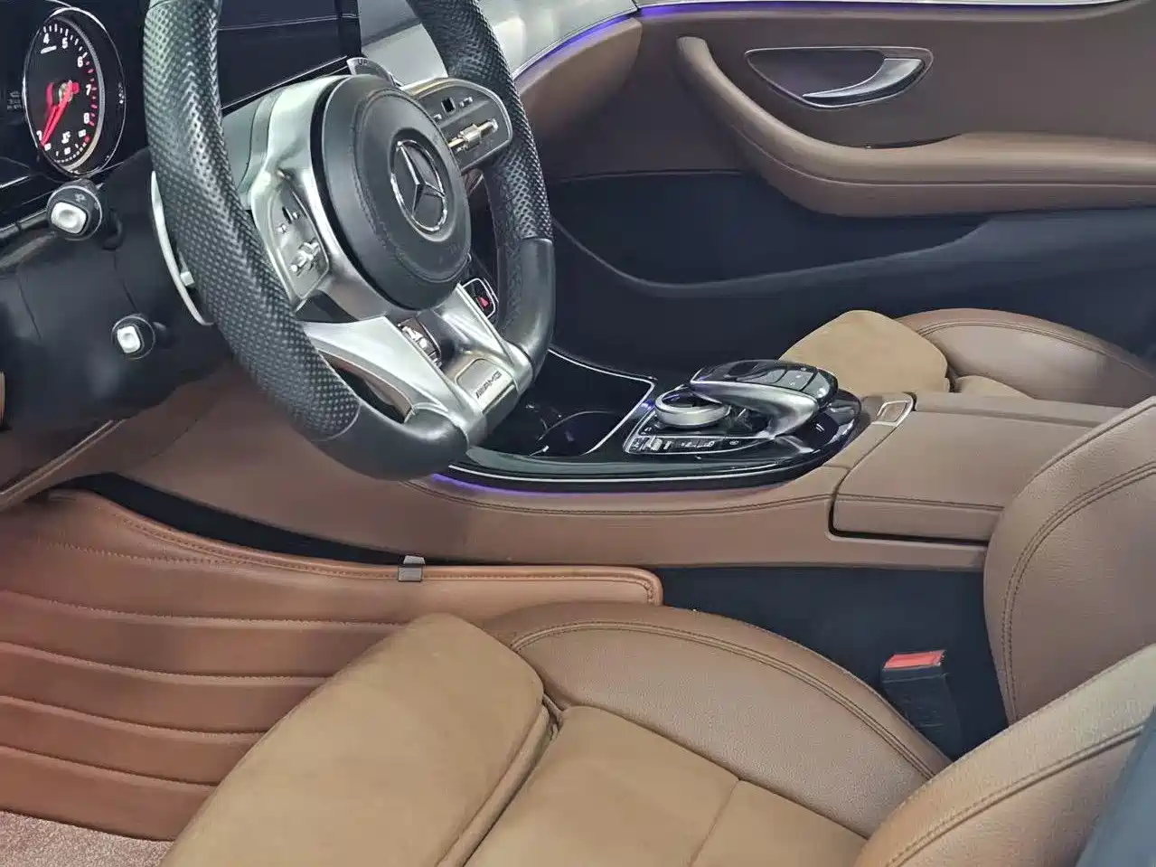 صورة 7 - Mercedes-Benz E-Class