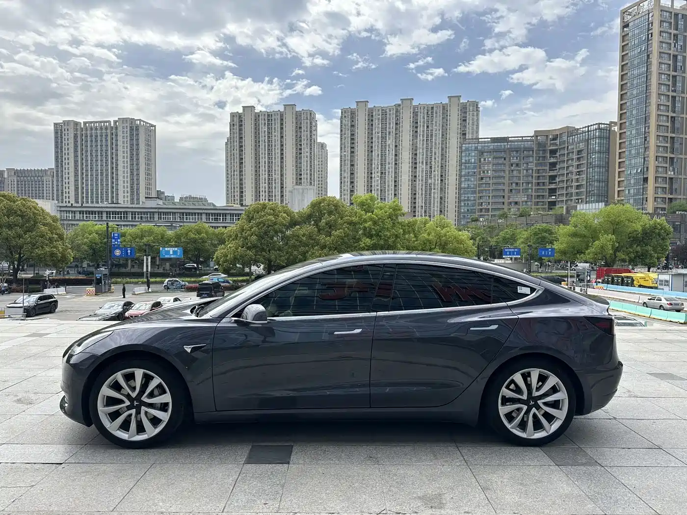 TESLA MODEL 3