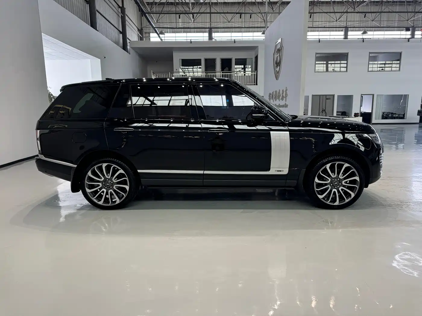 Land Rover Range Rover 2022 3.0 L6 400PS Prestige Genesis Extended Edition фото 7