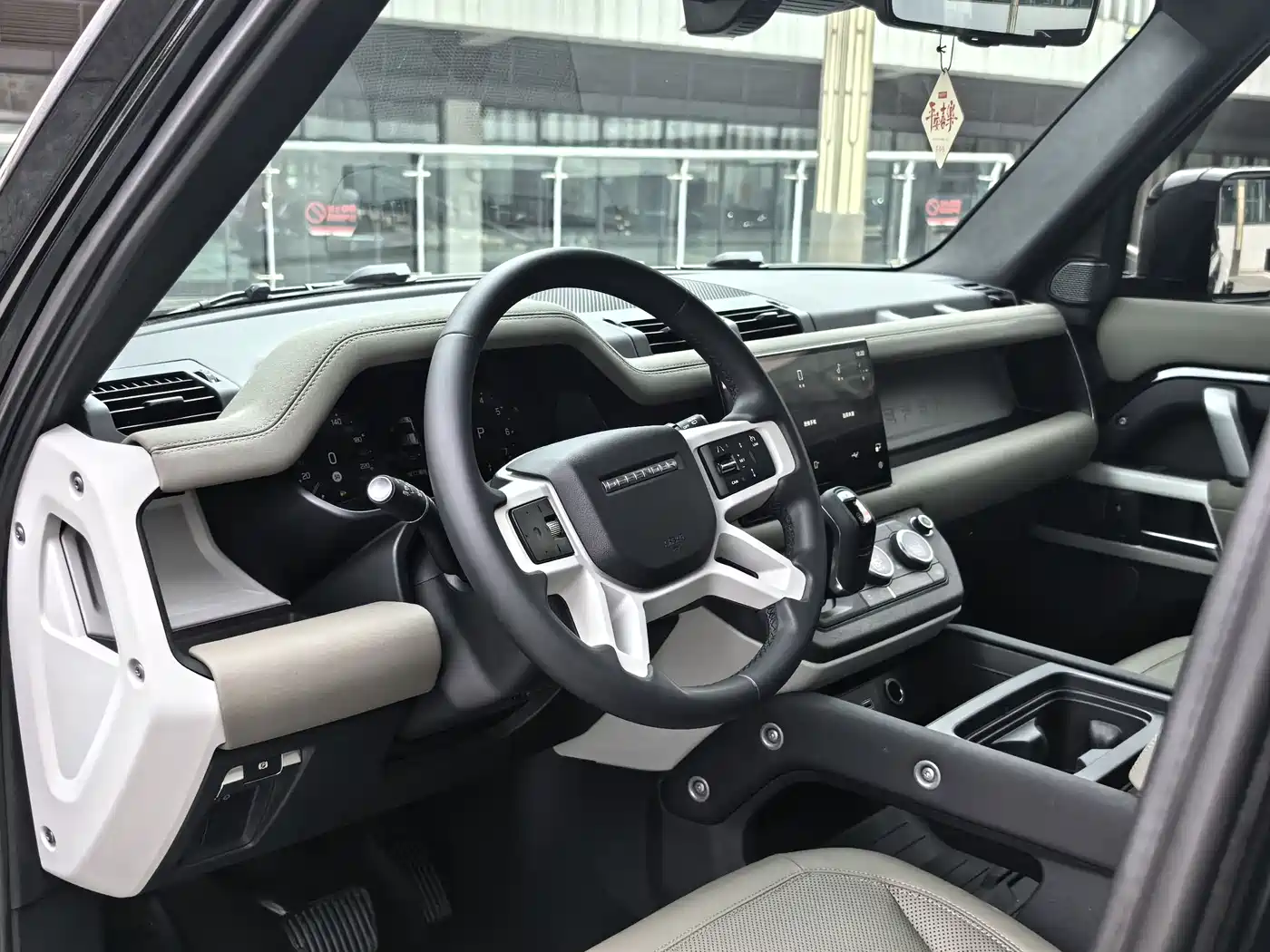 Land Rover Defender 2023 Model 110 3.0T P400 X-DYNAMIC HSE фото 8