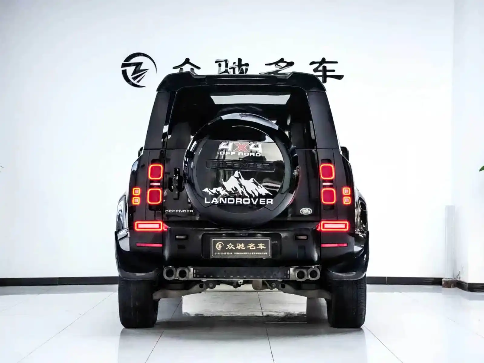Photo 11 - Land Rover Defender