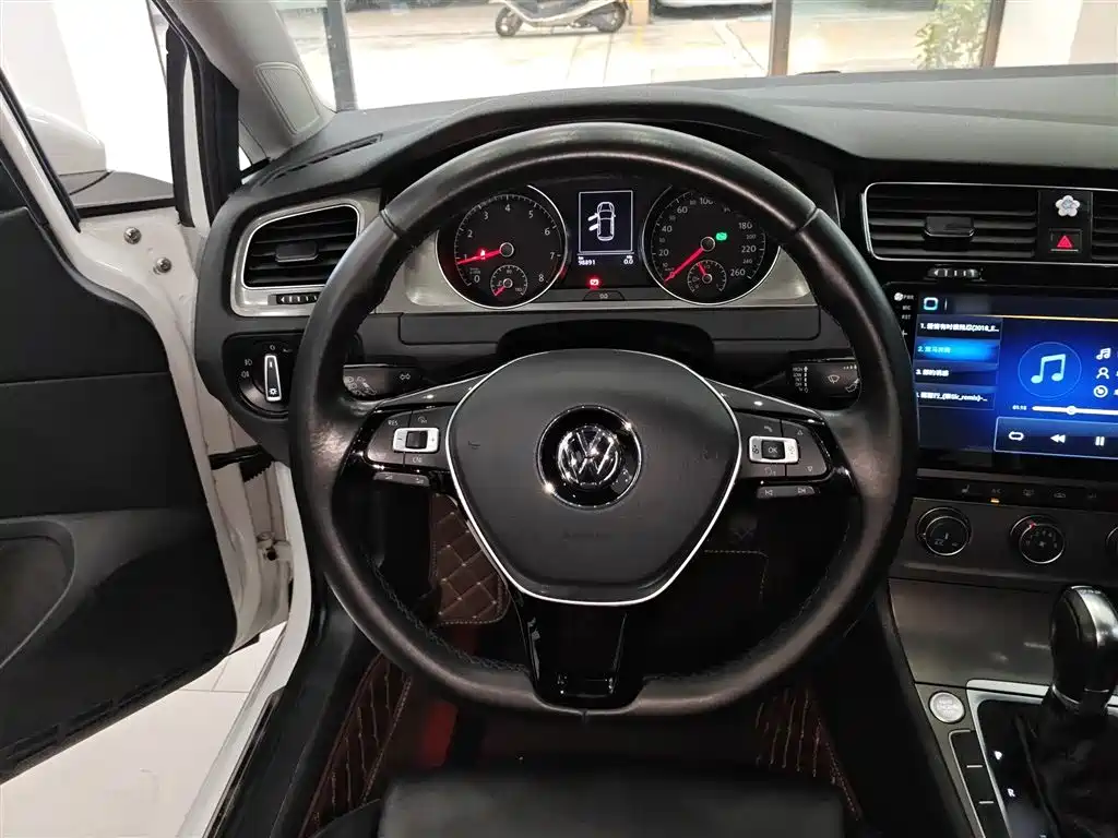 Volkswagen Golf 2016 230TSI Automatic Luxury фото 7