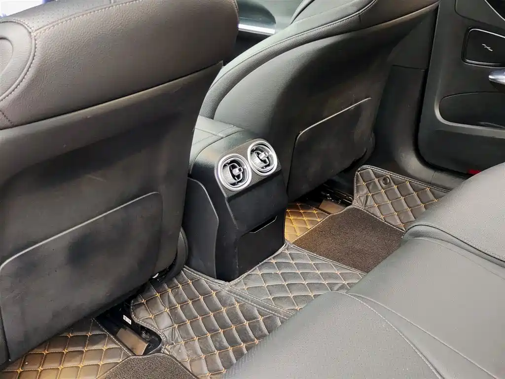 Фото 9 - Mercedes-Benz C-Class