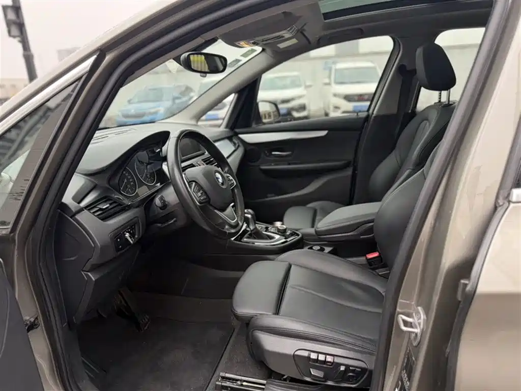 BMW 2 Series Touring 2016 220i Leading Model фото 8