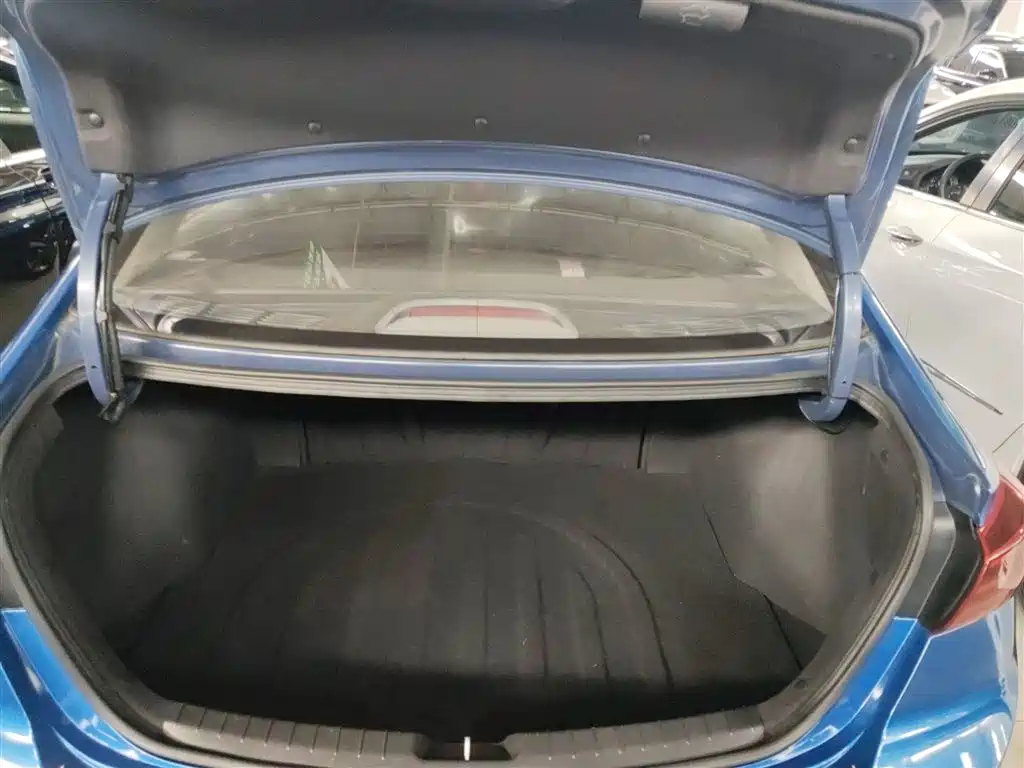 Hyundai Elantra 2016 Model 1.6L Automatic Smart Elite фото 18
