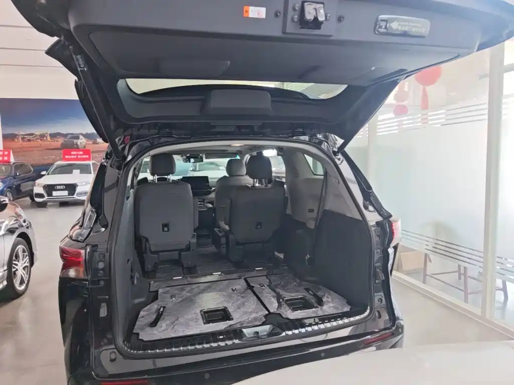 Фото 19 - Toyota Granvia