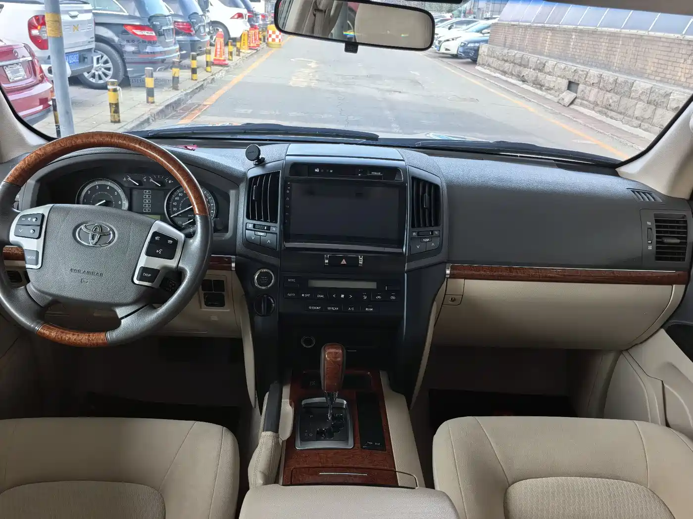 Toyota Land Cruiser (Import) 2015 4.0L V6 Middle East Limited Edition фото 14