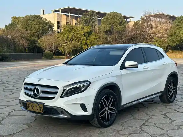 MERCEDES-BENZ GLA