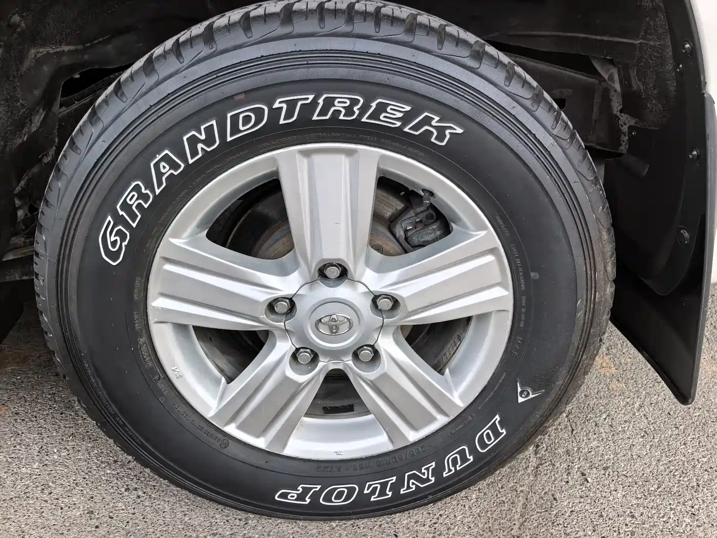Toyota Land Cruiser (Import) 2015 4.0L V6 Middle East Limited Edition фото 17