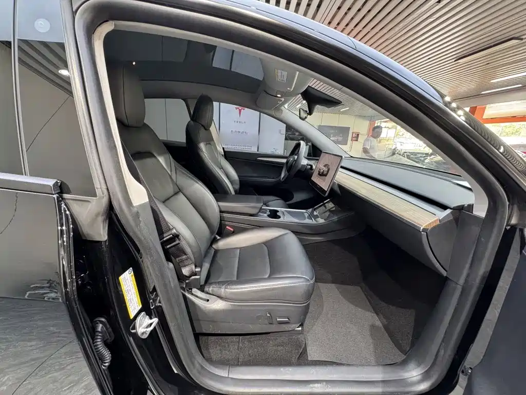 Фото 25 - Tesla Model Y