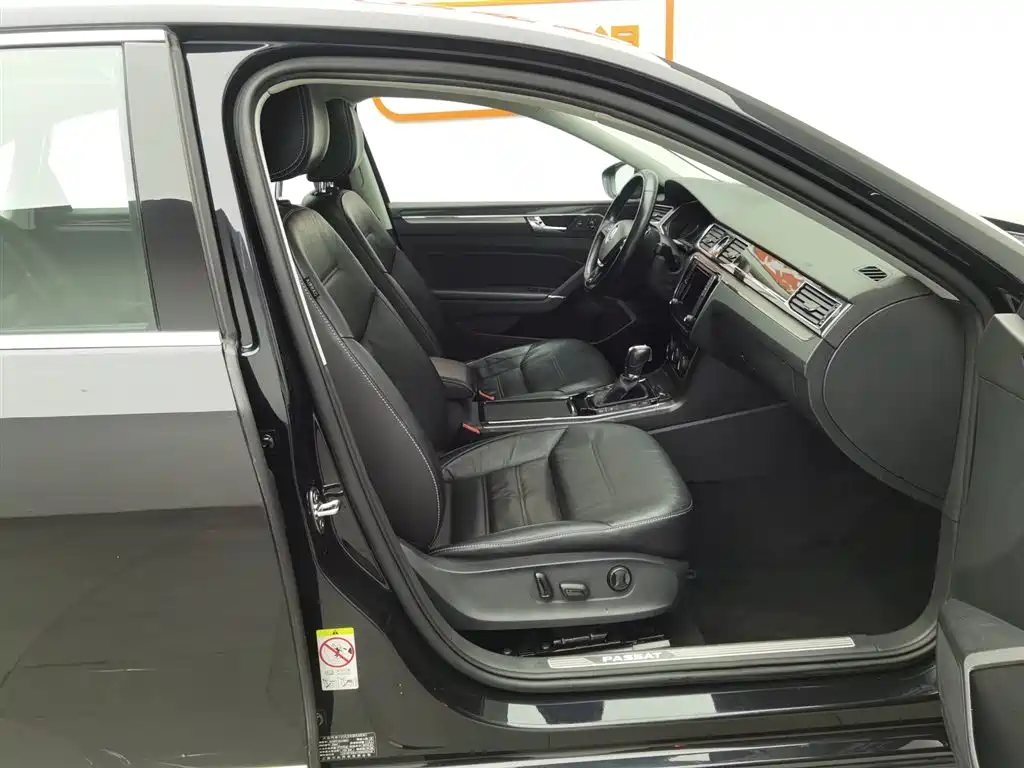 Volkswagen Passat 2016 330TSI DSG Executive Edition фото 23