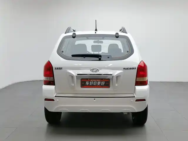 Hyundai Tucson 2013 2.0L Automatic 2WD Comfort — фото 4