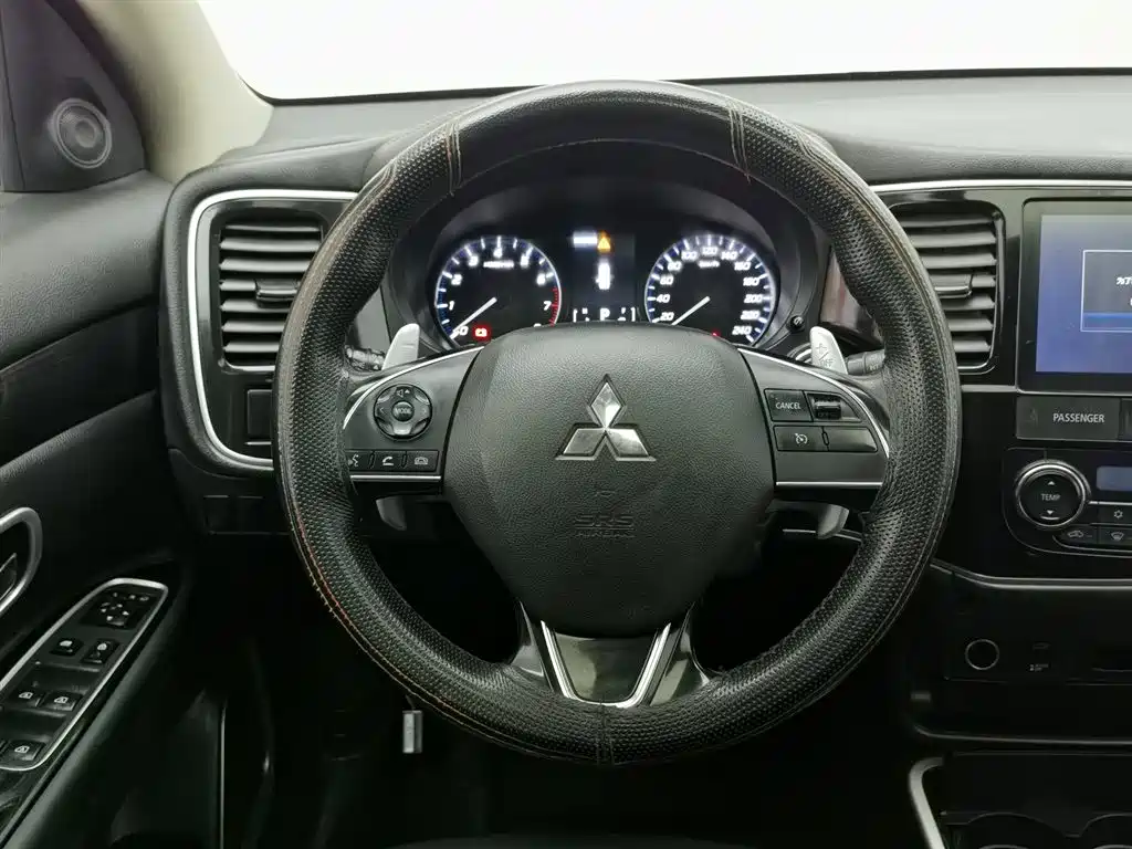 Mitsubishi Outlander 2019 2.4L 4WD Deluxe Edition 5-seater China V фото 11