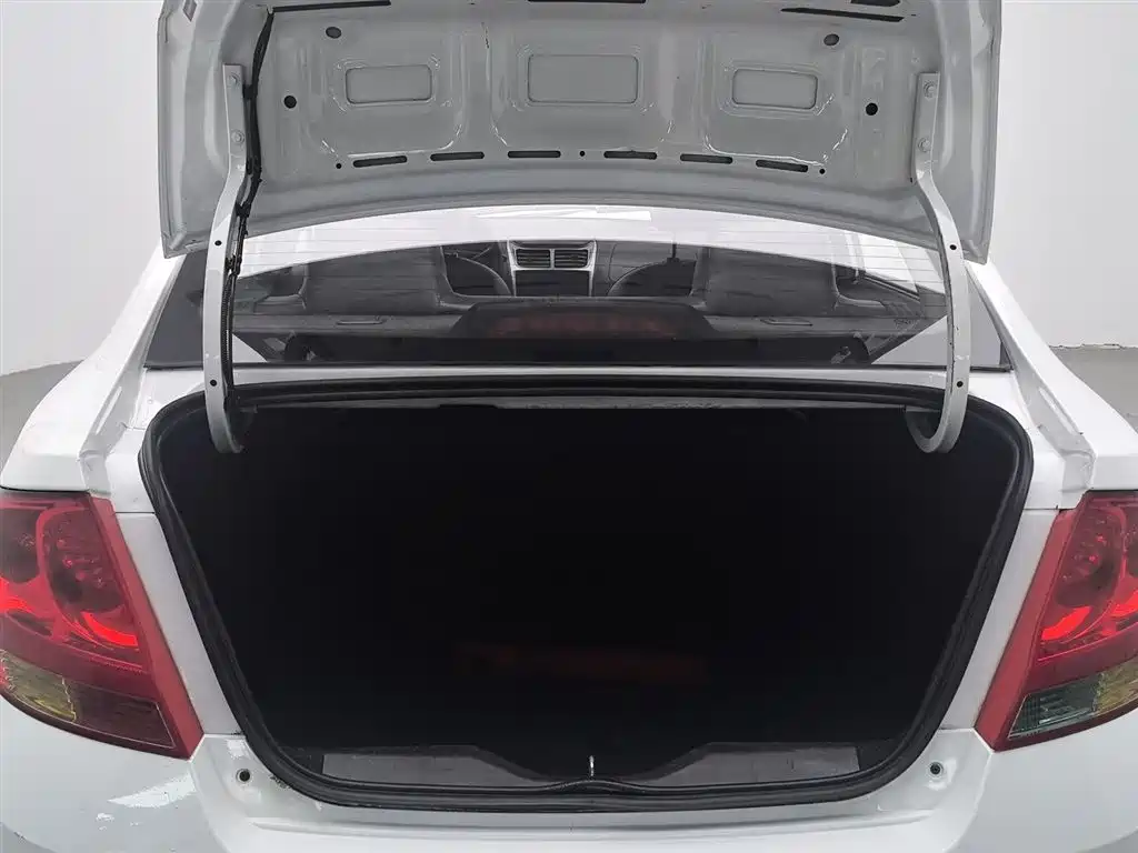 Chevrolet Sail 2013 Sedan 1.4L Manual Premium Happiness Edition фото 16