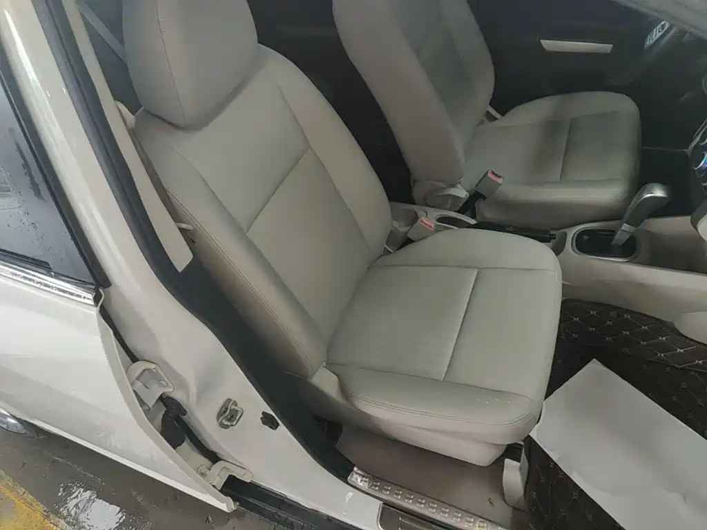 Venucia R50 2016 2015 1.6L Automatic Luxury Edition