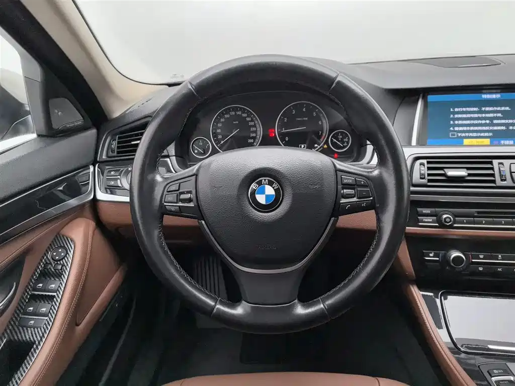 BMW 5 Series 2017 520Li Classic Edition фото 11