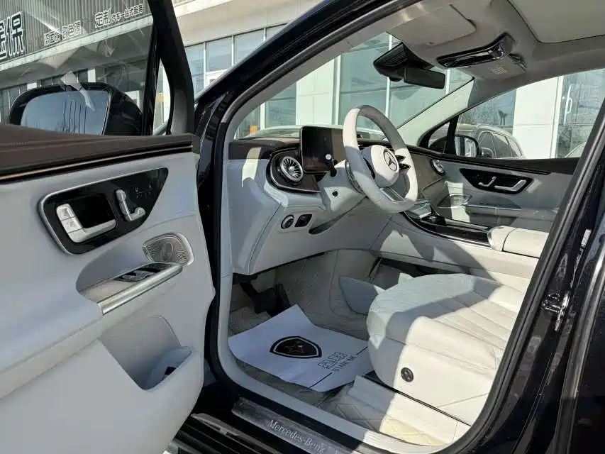 MERCEDES-BENZ EQE SUV