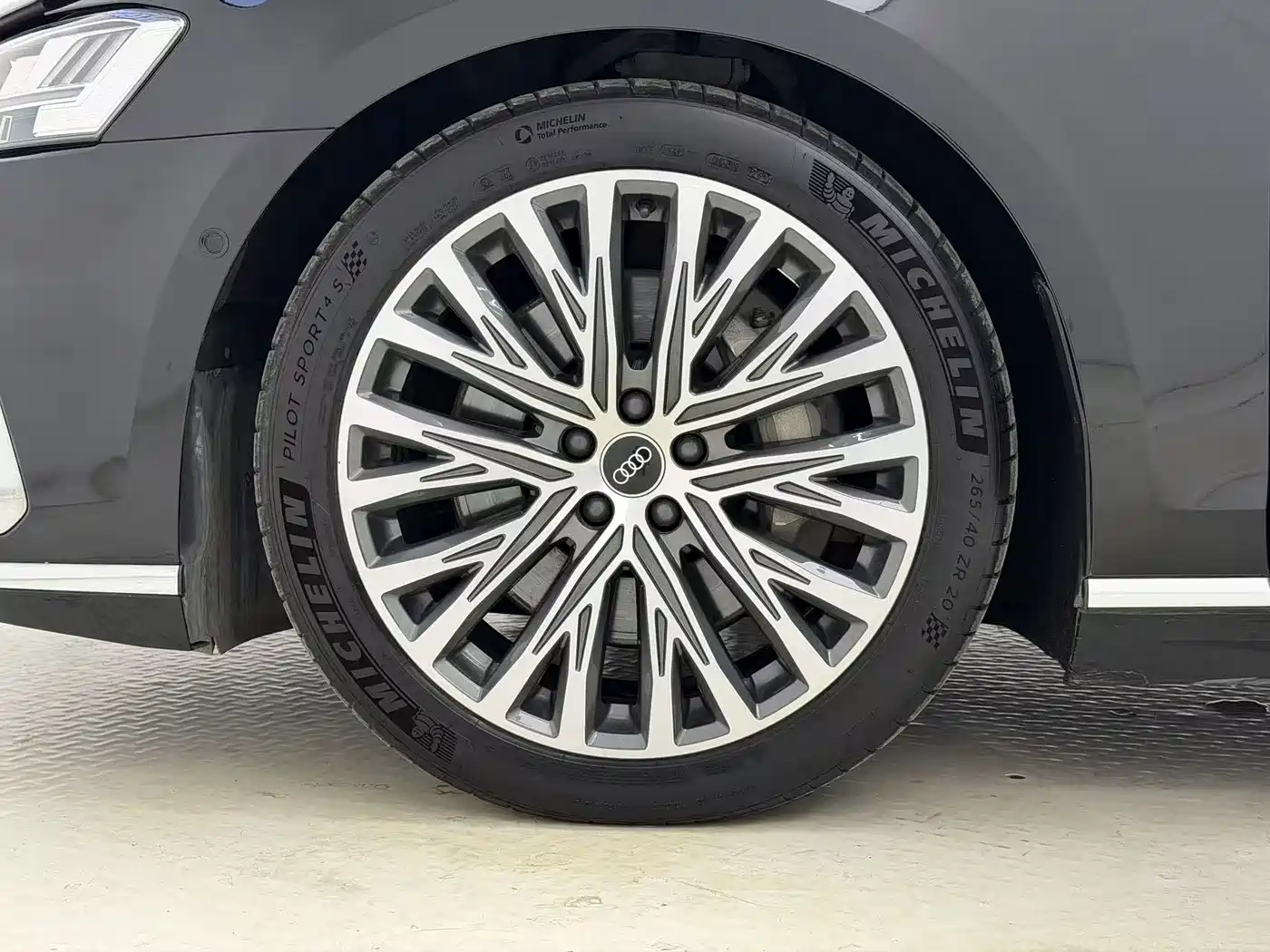 Audi A8 2021 A8L 55 TFSI quattro Luxury фото 32