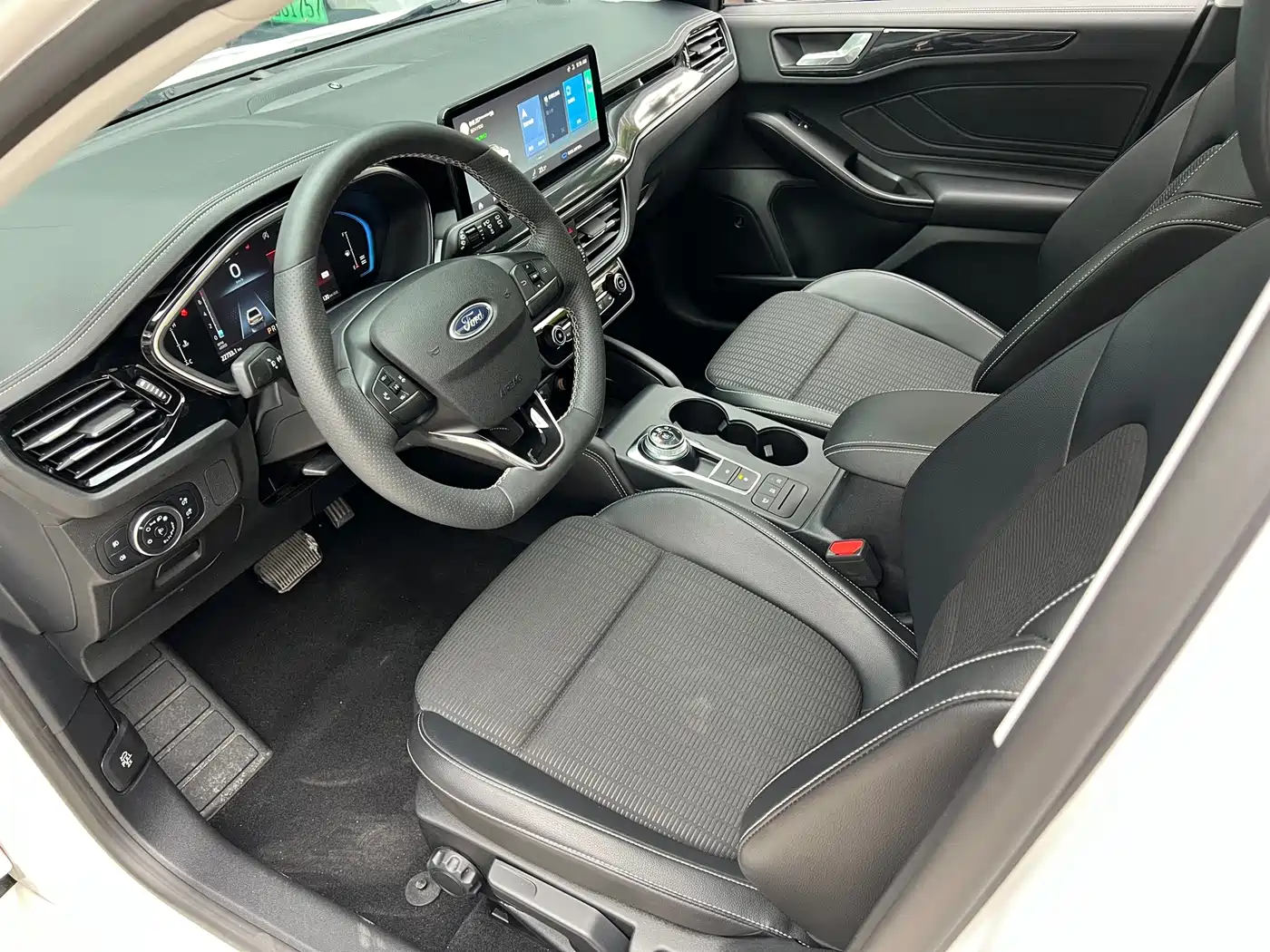 Ford Focus 2022 2021 Hatchback EcoBoost 180 Auto Trend