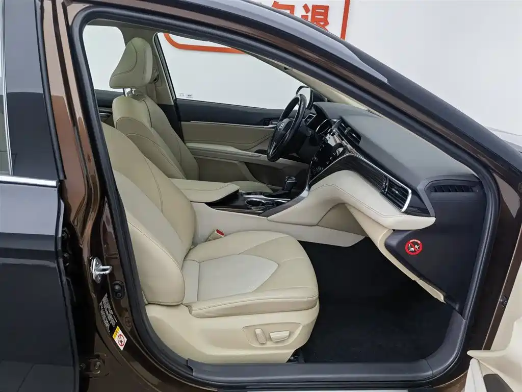 Toyota Camry 2018 2.5G Luxury Edition фото 23