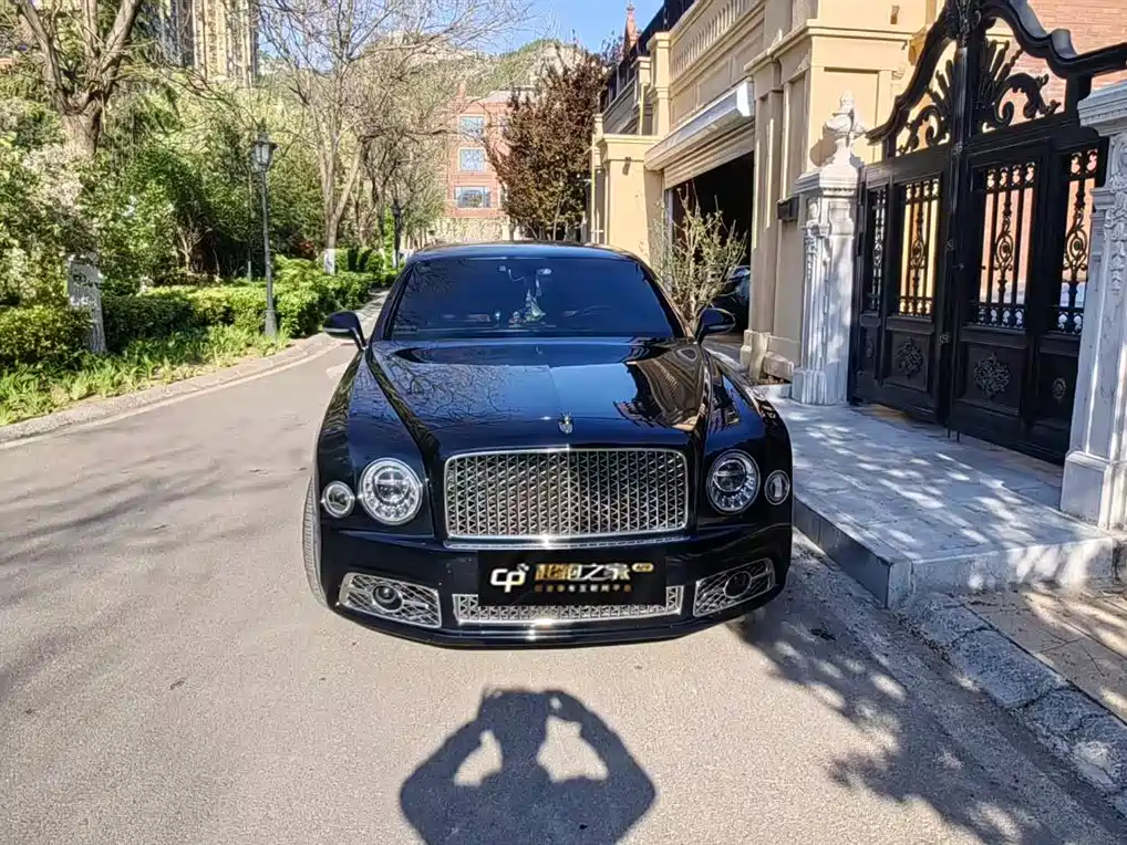 Bentley Mulsanne 2017 6.8T Long Wheelbase фото 2
