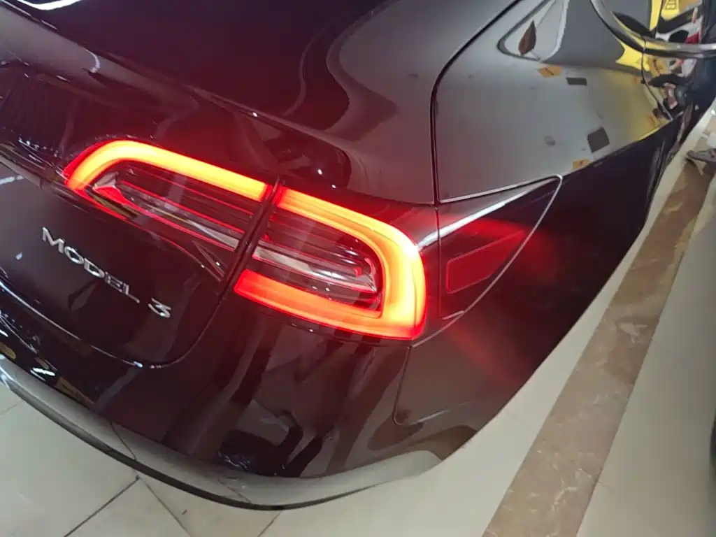Фото 8 - Tesla Model 3