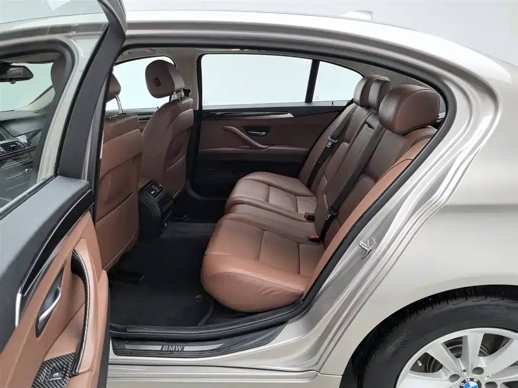 BMW 5 Series 2017 520Li Classic Edition фото 15